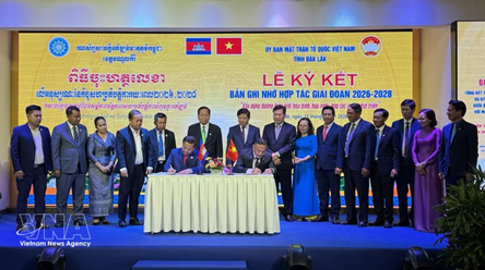 Vietnam, Cambodia strengthen cooperation to build friendly border
